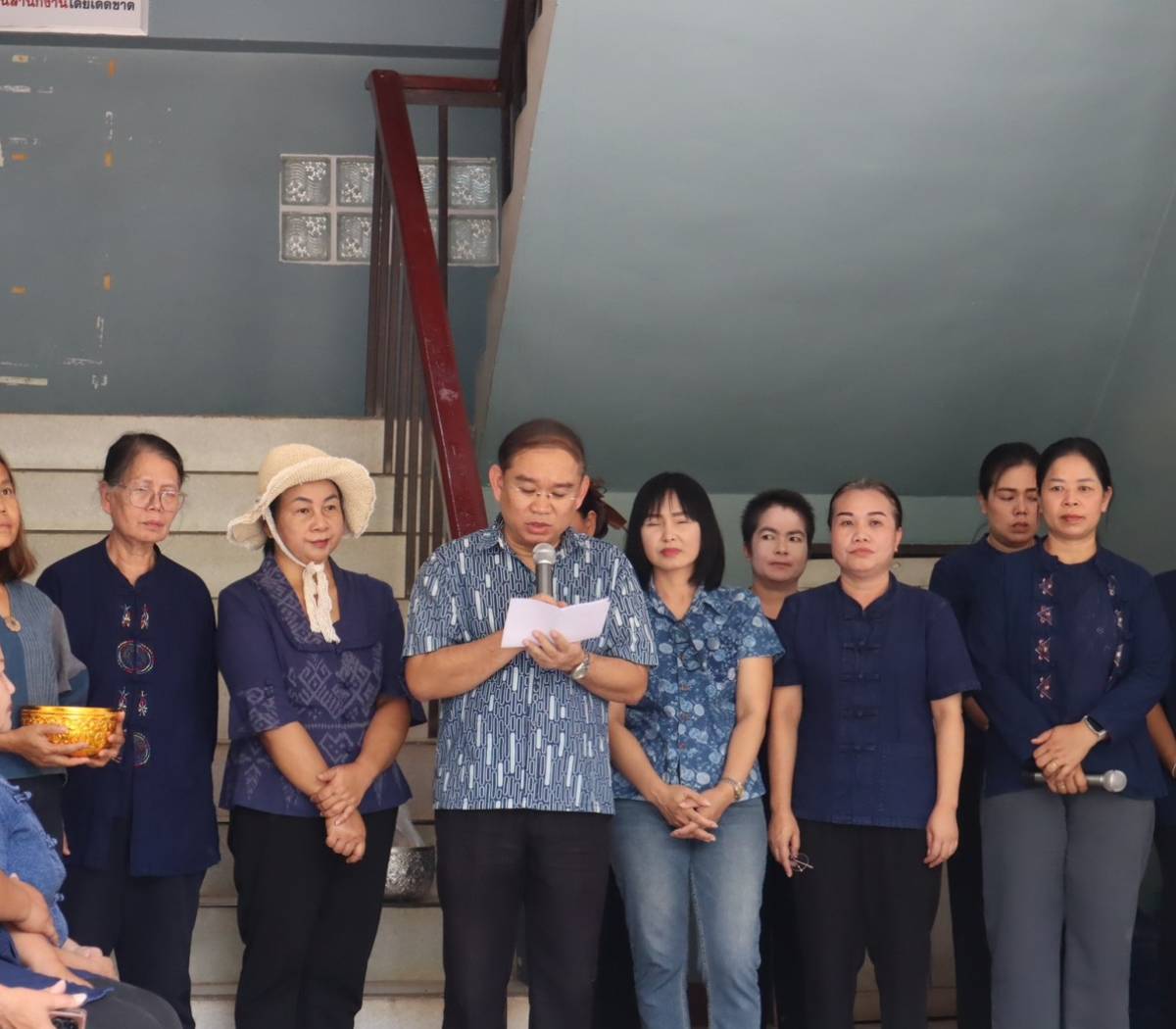 ร่วมรดน้ำดำหัวคณะผู้บริหาร สมาชิกสภาเทศบาล เนื่องในเทศกาลสงกรานต์ ประจำปี 2569 ณ หน้าอาคารสำนักงานเทศบาลตำบลตาลเลียน